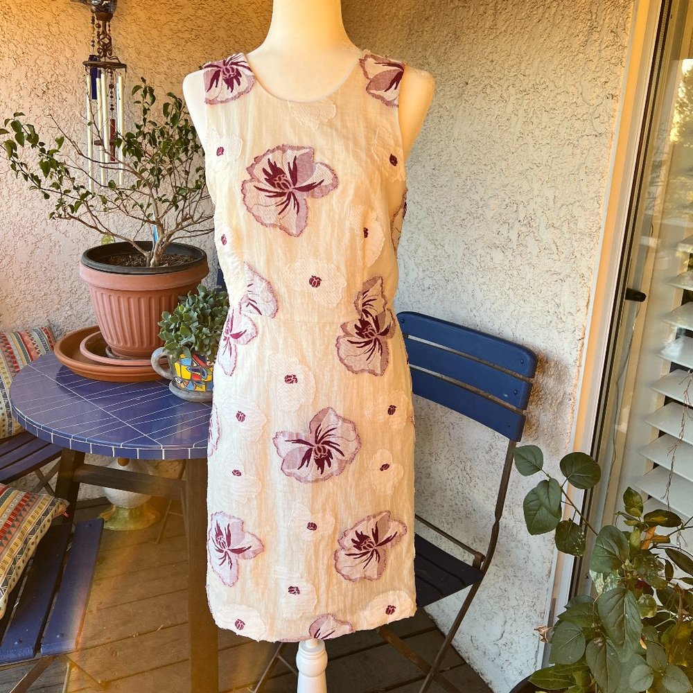 Beautiful Ann Taylor Floral Appliquéd Party Dress. NWOT. Size 6.